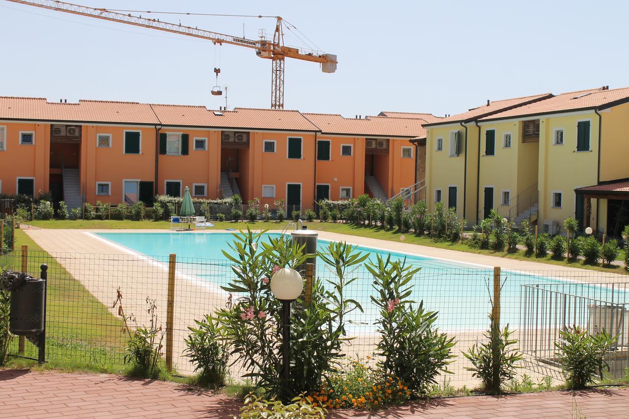Residence Con Piscina Baia Delle Mimose Badesi Exterior photo