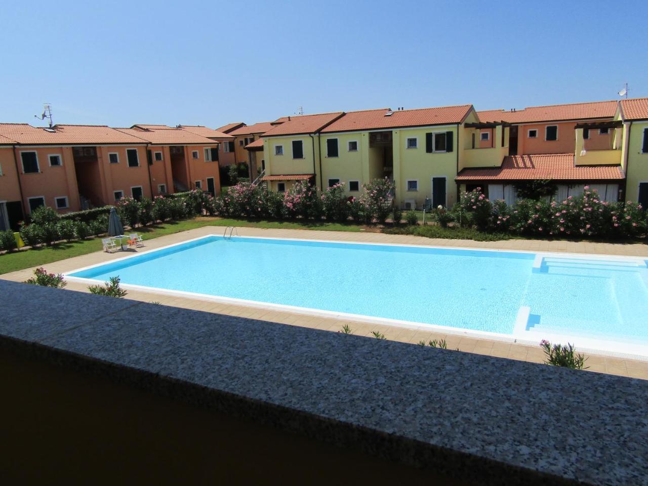 Residence Con Piscina Baia Delle Mimose Badesi Exterior photo